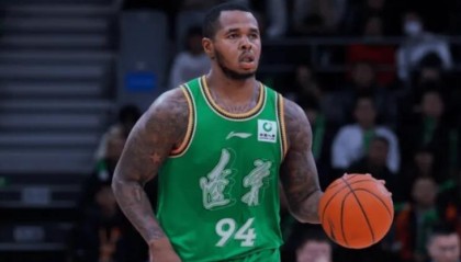 开云-0分！辽篮新援持续低迷 球迷直言跟图雷一样 杨鸣还要忍多久