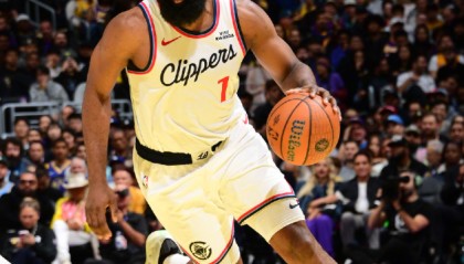 开云娱乐-小卡缺阵科林斯空砍23分，哈登24+5+6+6失误，公牛终结快船6连胜