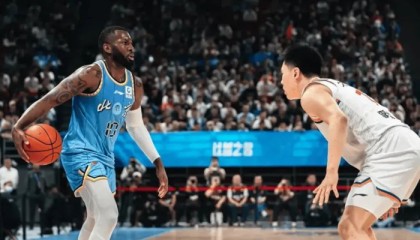 许利民直指外援差距大，殊不知锋线身高问题还在阻碍防守！|麻烦|上海男篮|张镇麟|篮板|北京男篮_新浪体育_新浪新闻