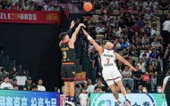 开云娱乐-贺希宁：没有团队帮助我拿不到MVP，感谢今晚所有人复出的努力